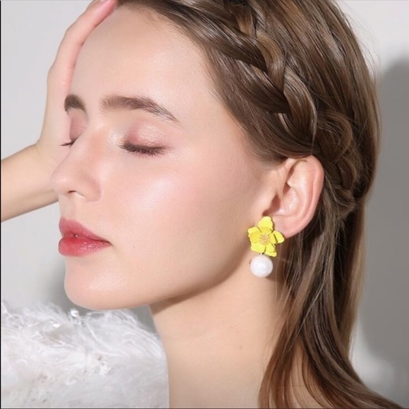 Bohemian Pearl Rose Red Flower Dangle Earrings - Picture 3 of 3